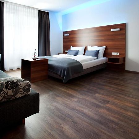 Schlotzeria Hotel I Cafe I Eis เกร็นซ์อัค-วีเลน ภายนอก รูปภาพ