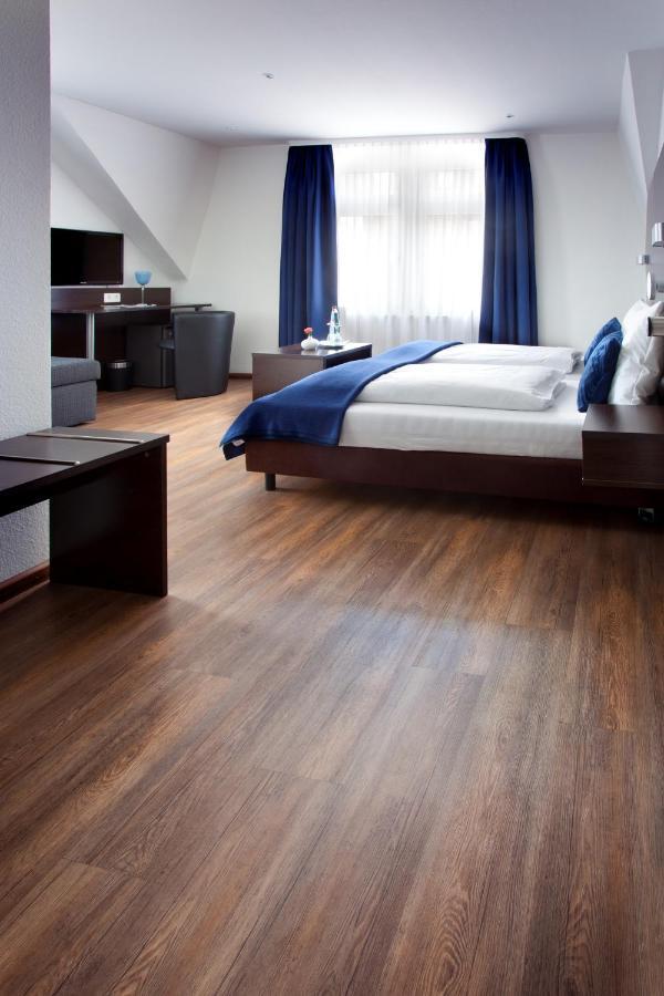 Schlotzeria Hotel I Cafe I Eis เกร็นซ์อัค-วีเลน ภายนอก รูปภาพ